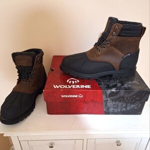 A pair of Wolverine Muscovy Chukka Boots in a men's size 10. NWOB with no flaws.